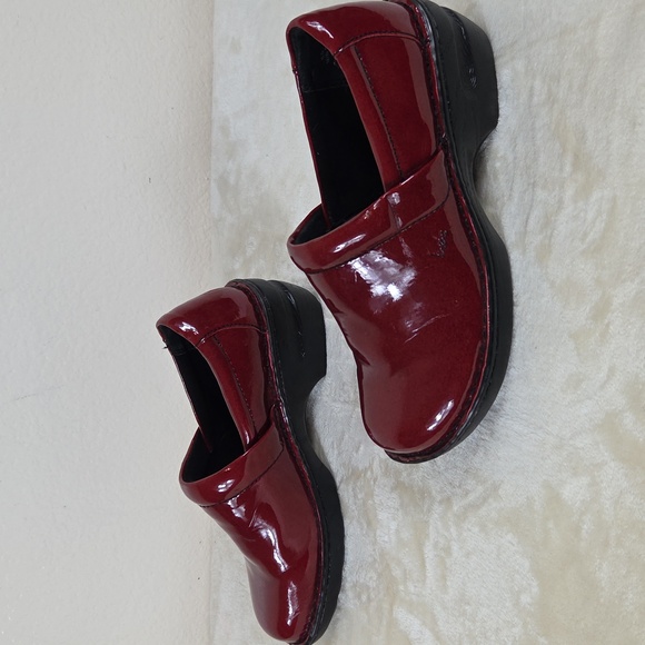 BOC Born Concepts Red Patent Clogs - Picture 9 of 10